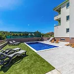 Three-bedroom In Saldun Apartment Trogir