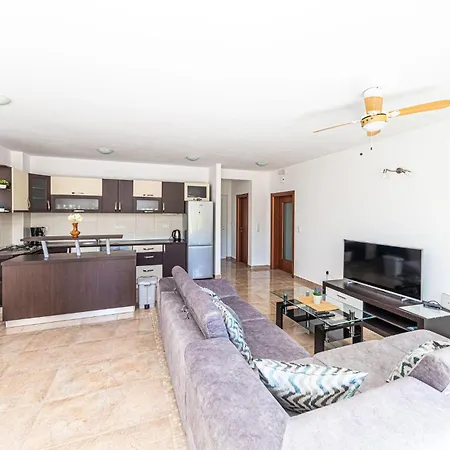 アパート Three-bedroom In Saldun
