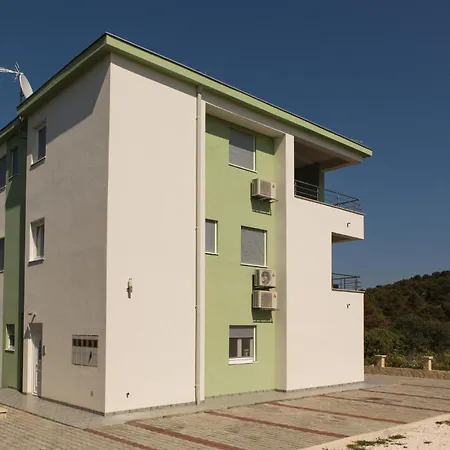 アパート Three-bedroom In Saldun