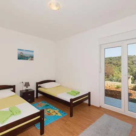 Three-bedroom In Saldun Lejlighed *