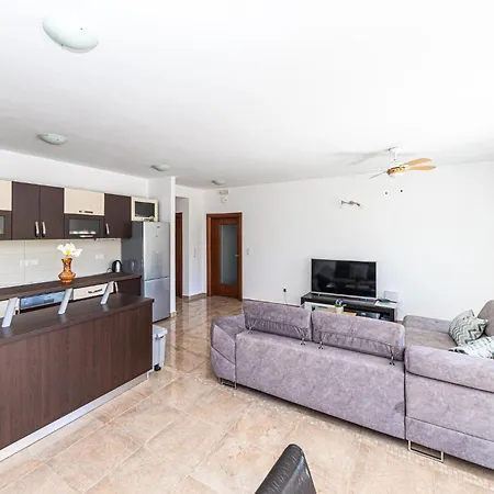 Three-bedroom In Saldun Apartman *