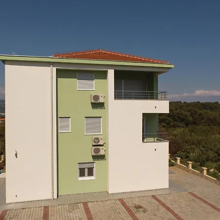 Three-bedroom In Saldun Lägenhet Trogir