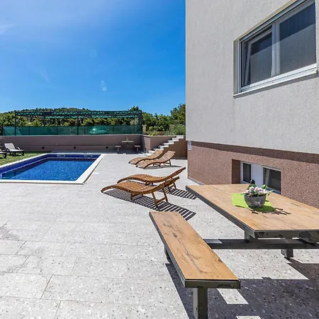 Lägenhet Three-bedroom In Saldun *