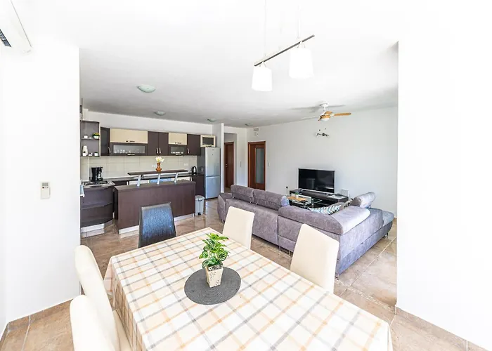 アパート Three-bedroom In Saldun