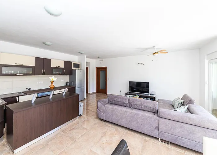 Three-bedroom In Saldun アパート *