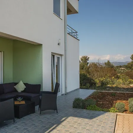 Three-bedroom In Saldun Trogir