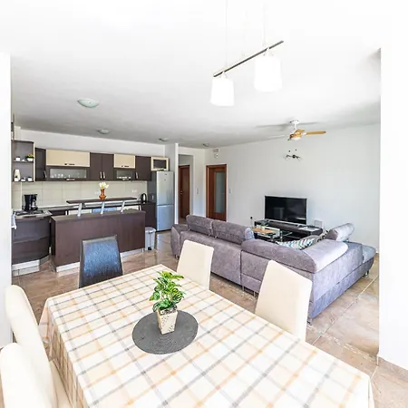 아파트 Three-bedroom In Saldun