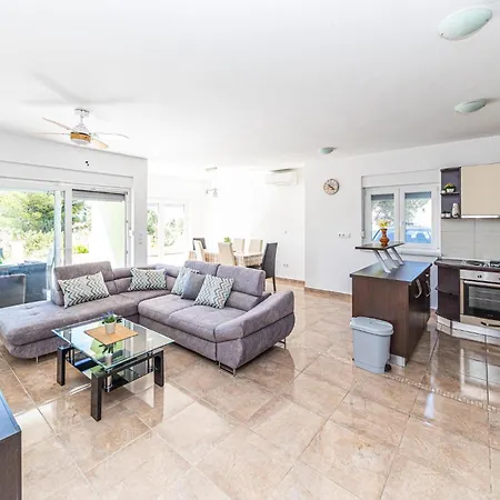 Three-bedroom In Saldun * Trogir