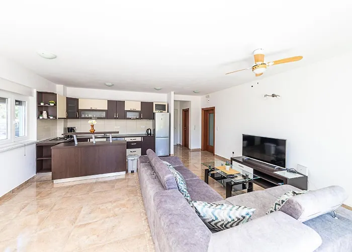 公寓 Three-bedroom In Saldun