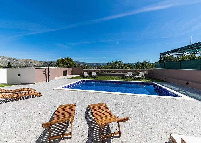 Appartement Three-bedroom In Saldun *