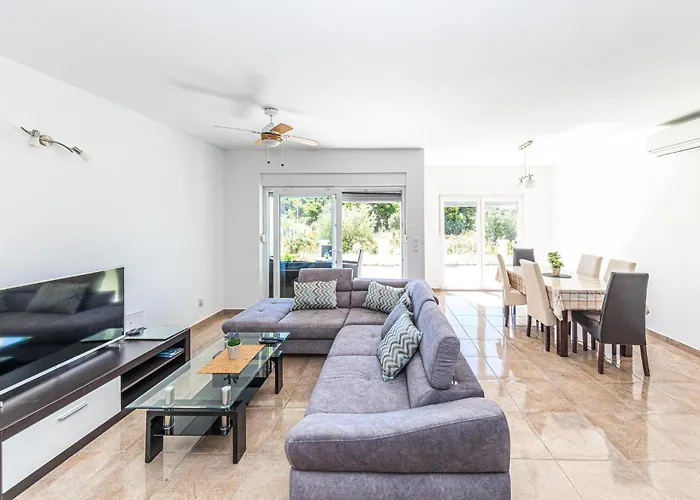 Three-bedroom In Saldun 公寓 *