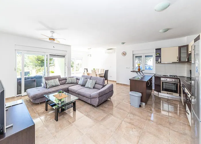 Three-bedroom In Saldun * Τρογκίρ