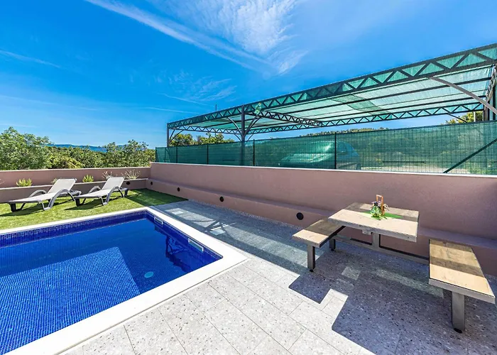 Διαμέρισμα Three-bedroom In Saldun *