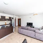 Three-bedroom In Saldun Apartment *