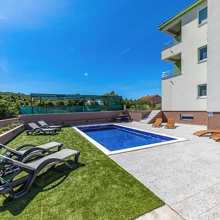 Three-bedroom In Saldun Apartment Trogir