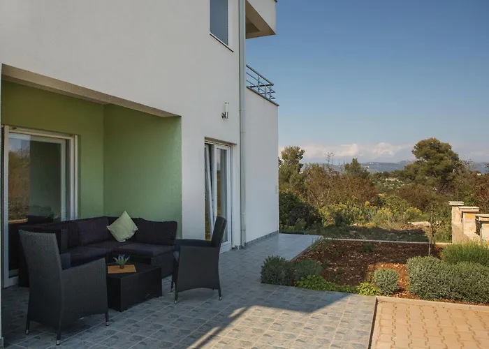 Three-bedroom In Saldun Trogir